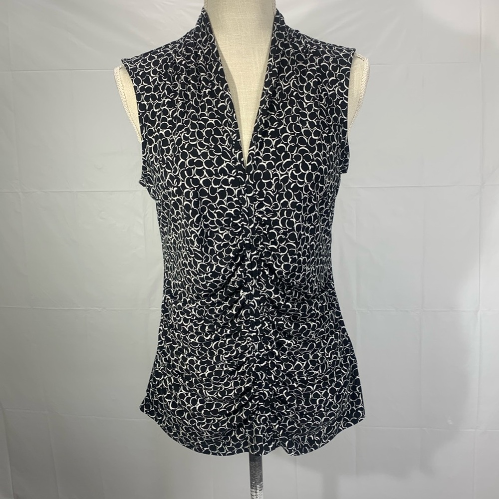 White House Black Market Black Ruched Front White Circle Bubble Sleevele…